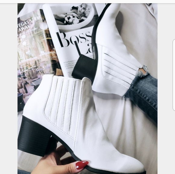 🚨LAST PAIR!!//The Winter// White Moto Boots - Picture 4 of 8